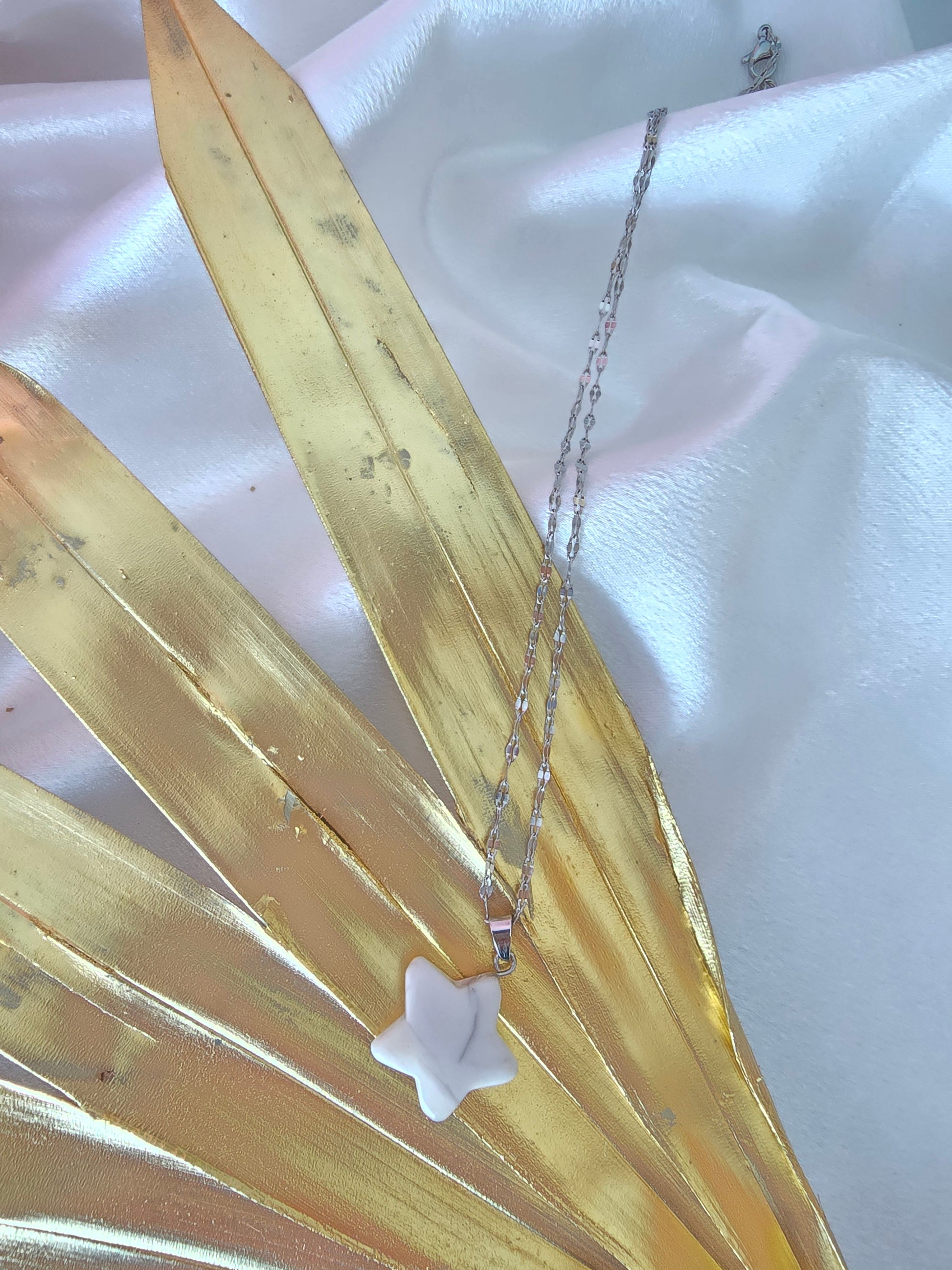 Collier et pendentif étoile en howlite