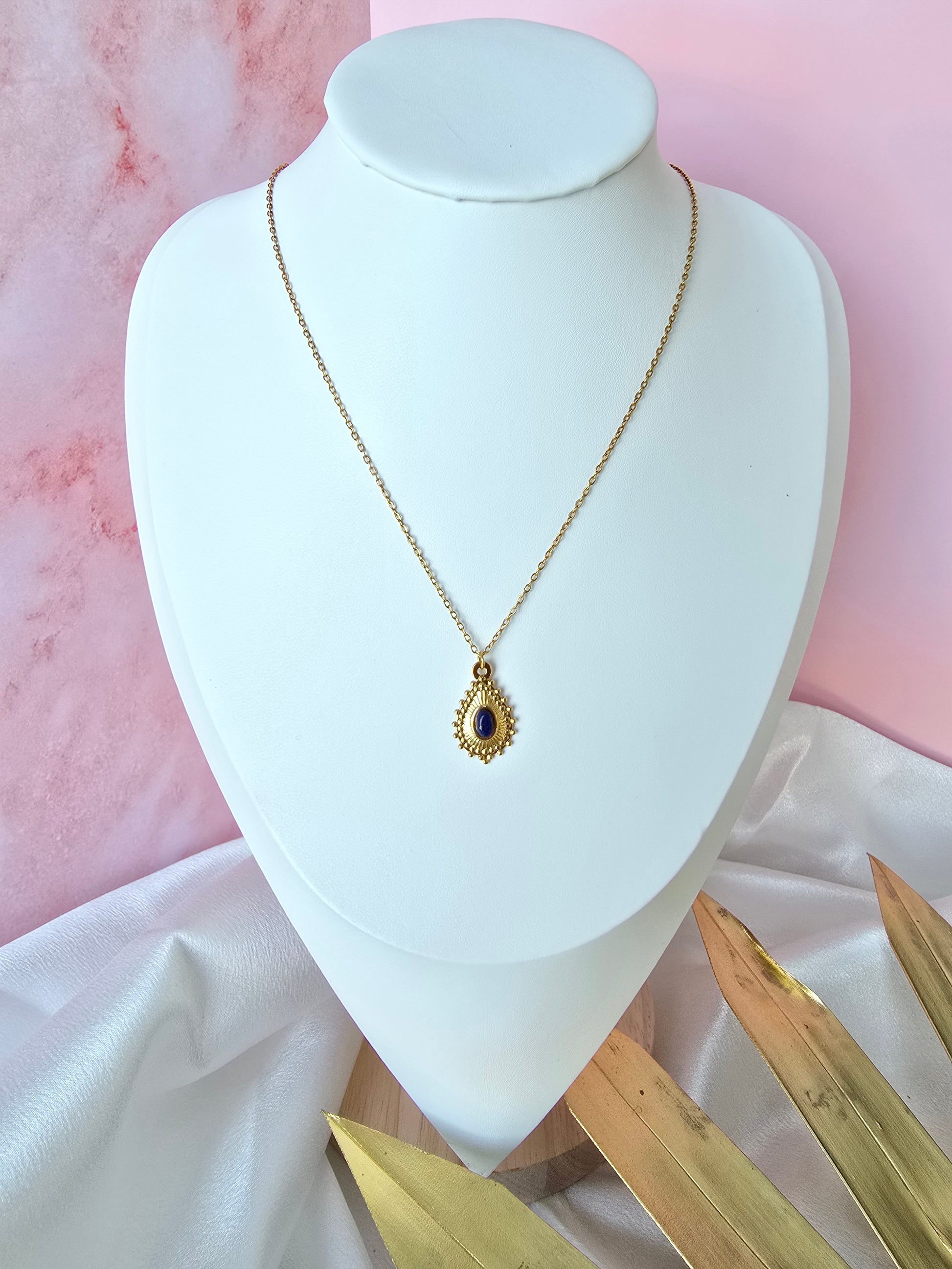 Collier Isa