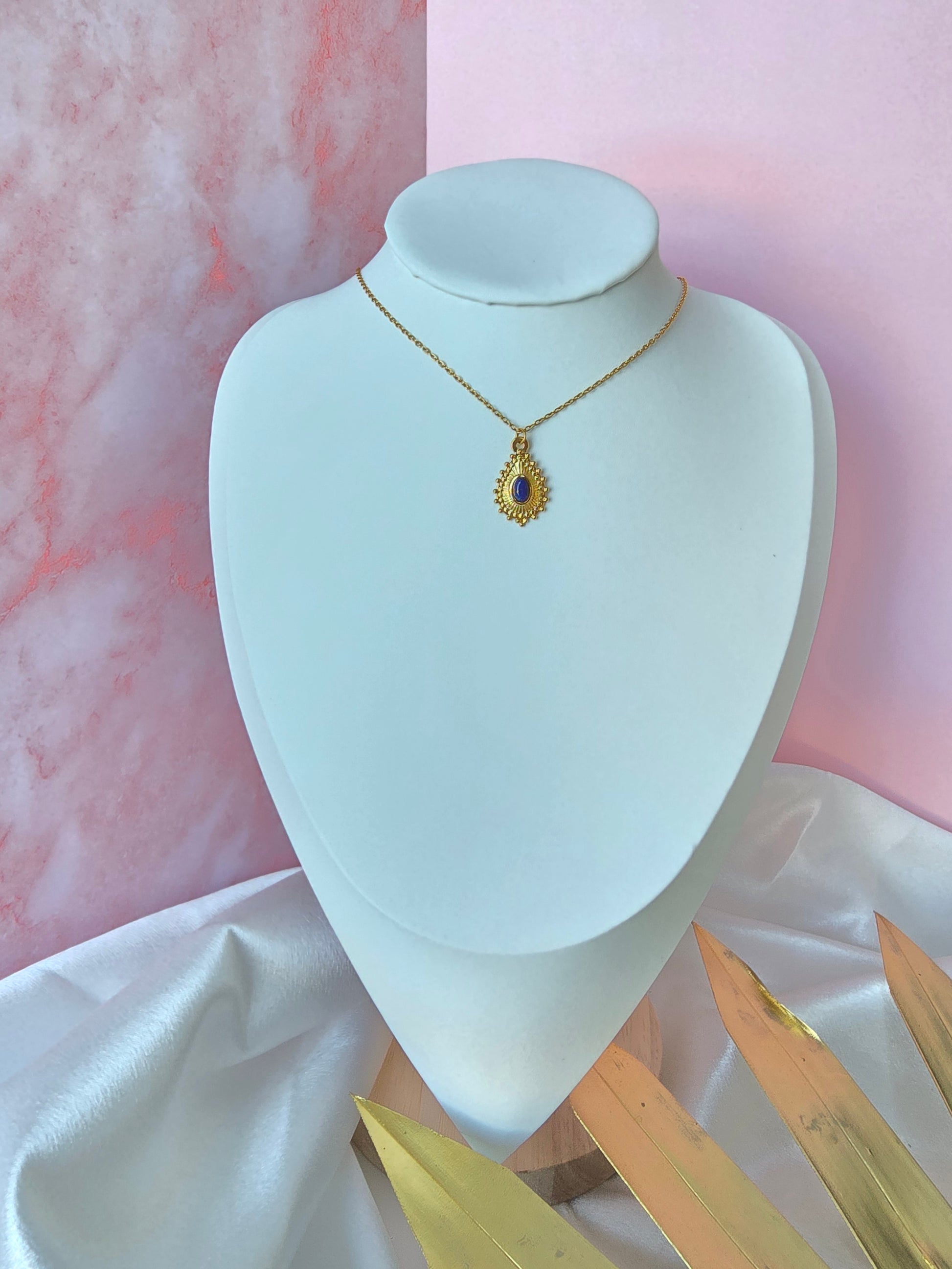 Collier Isa