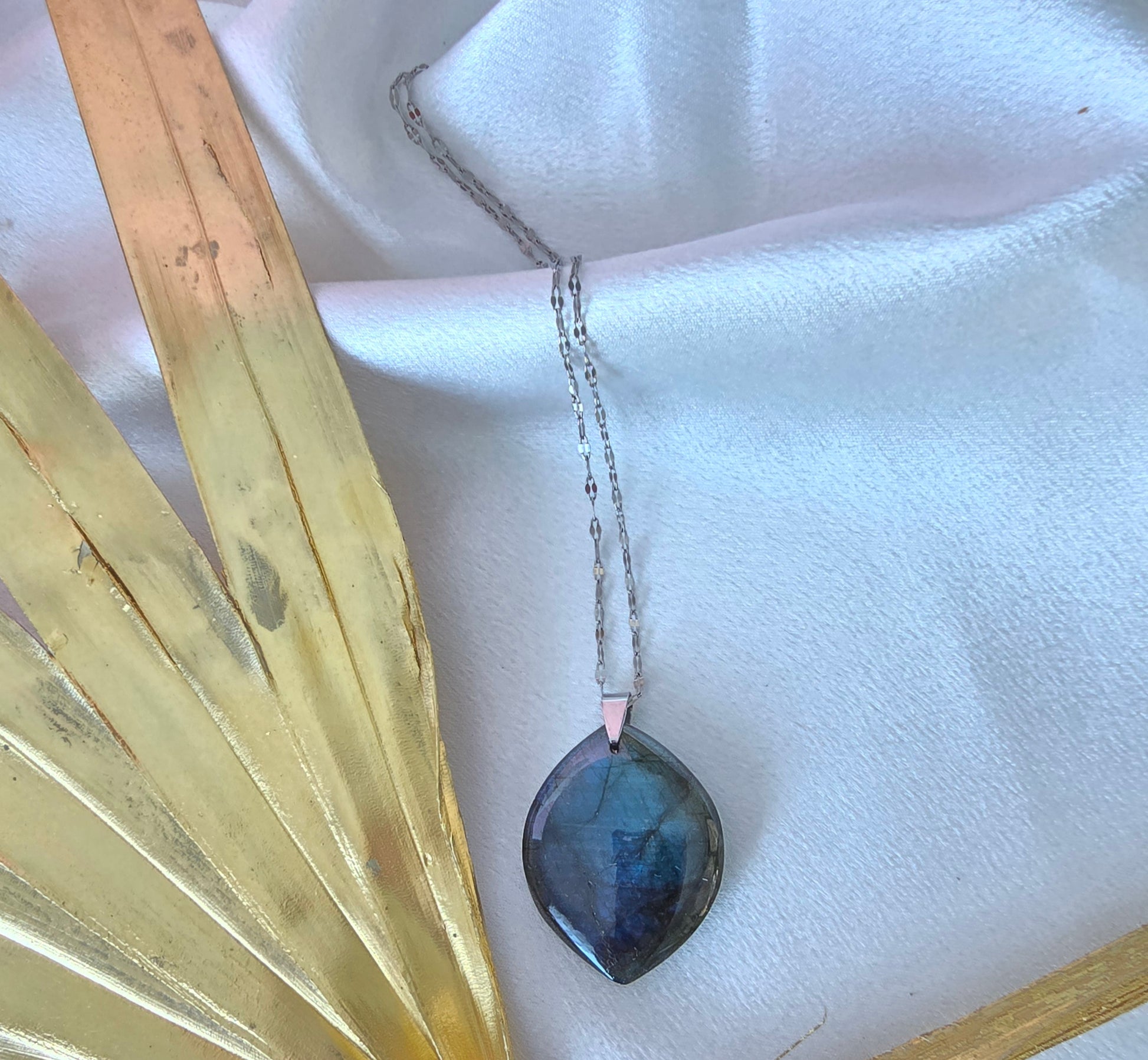 Collier Labra