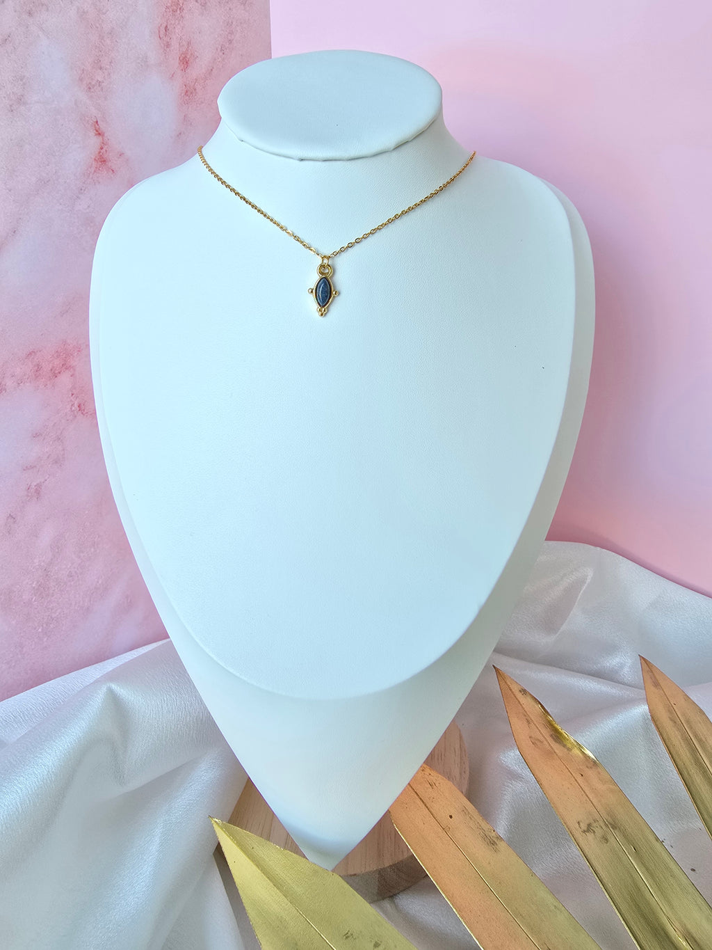 Collier Mira
