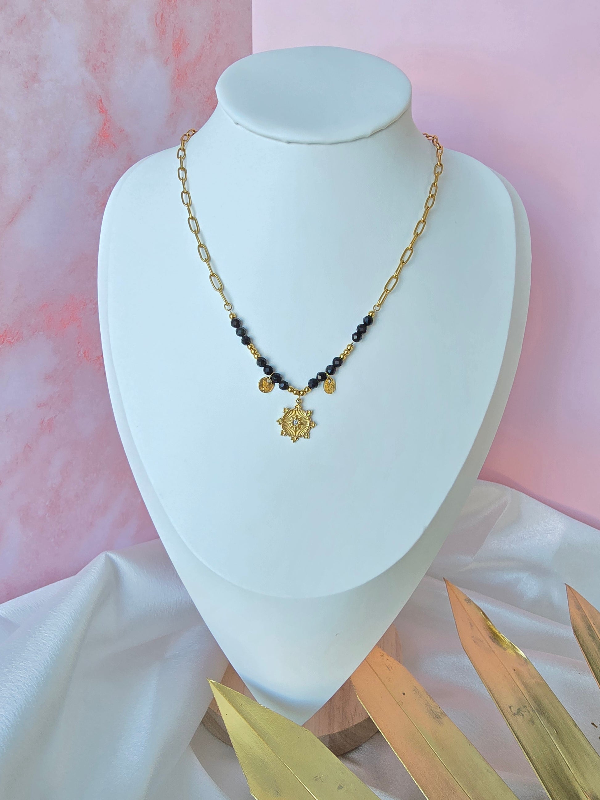 Tamara : Colier en tourmaline noir et en acier inoxydable.