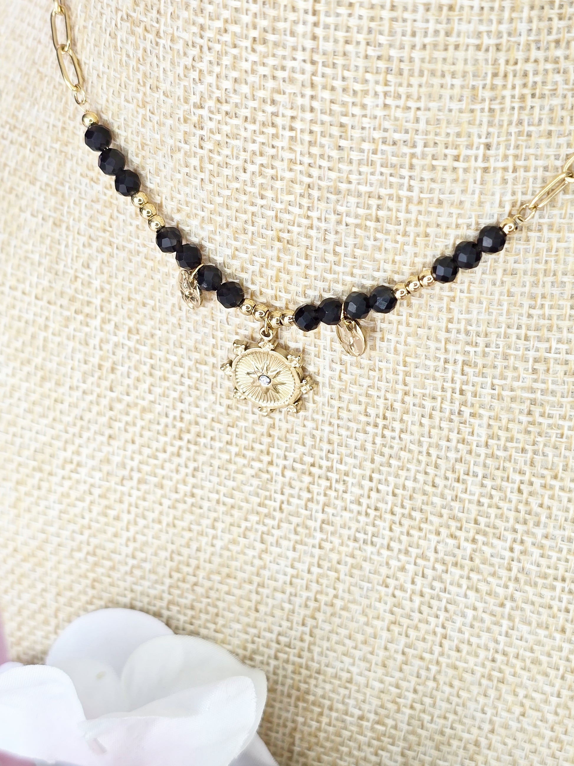 Tamara : Colier en tourmaline noir et en acier inoxydable.