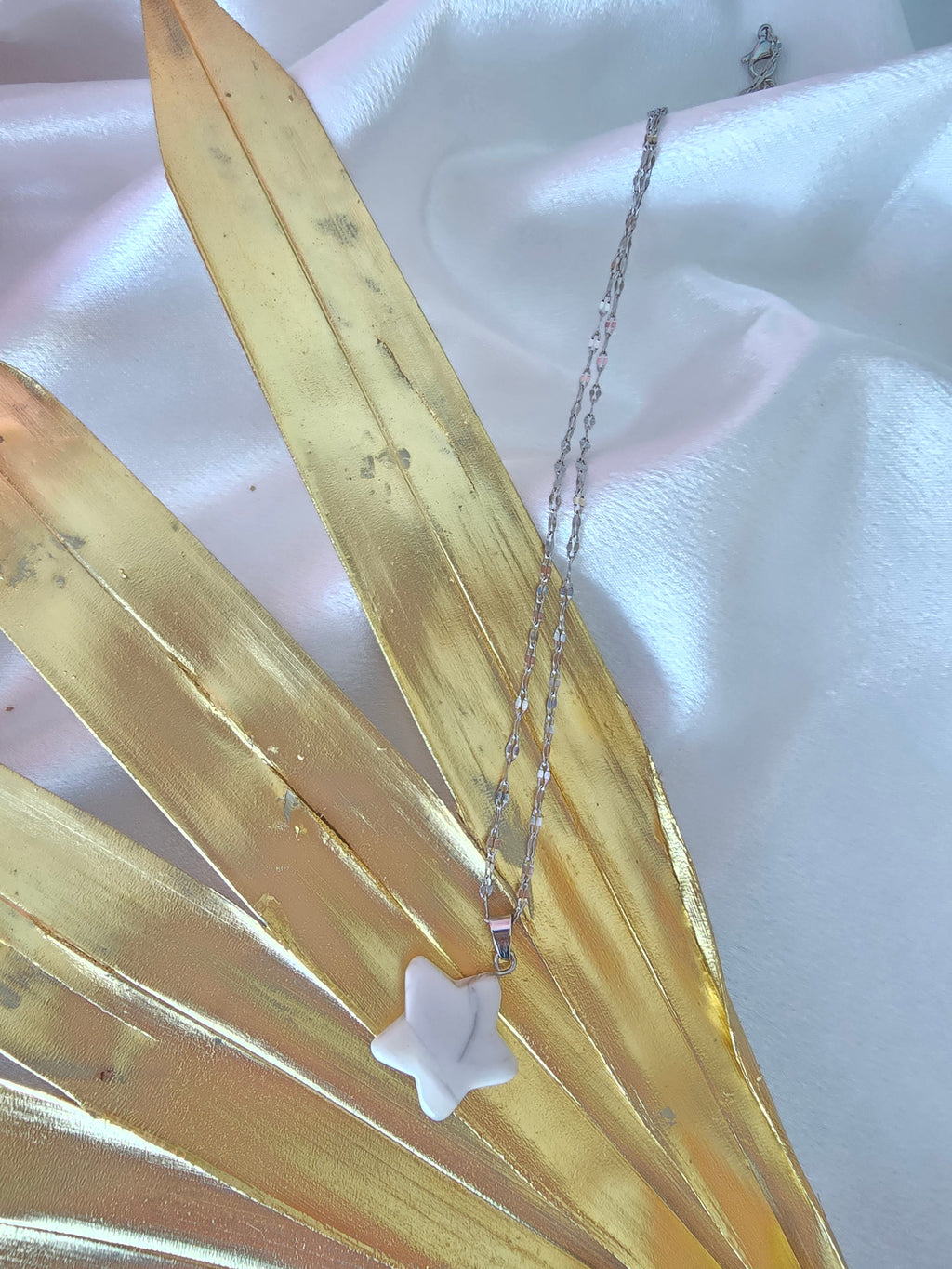 Collier et pendentif étoile en howlite