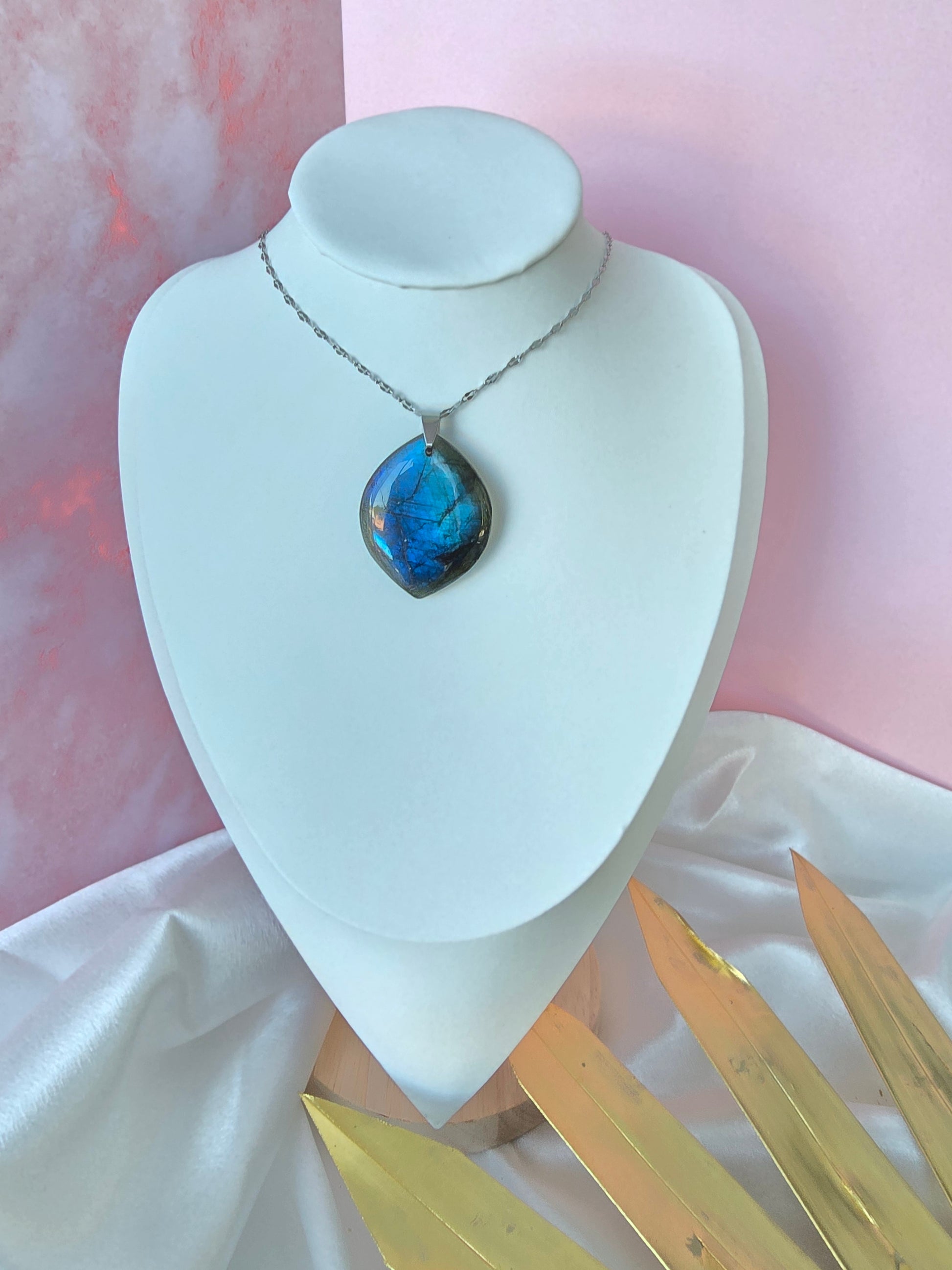 Collier Labra