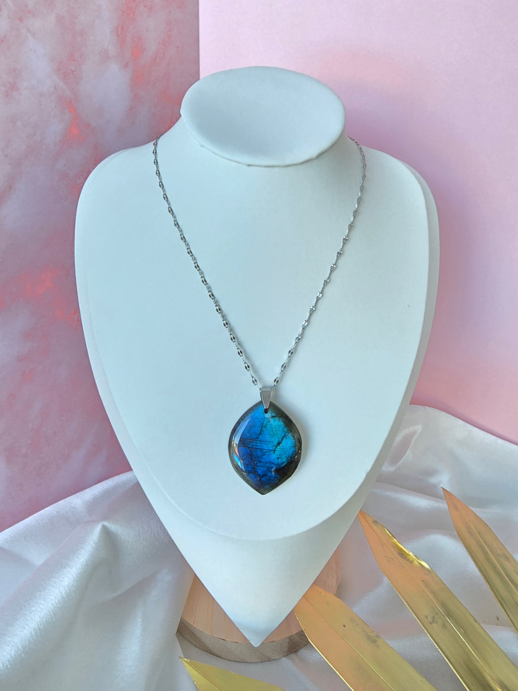Collier Labra